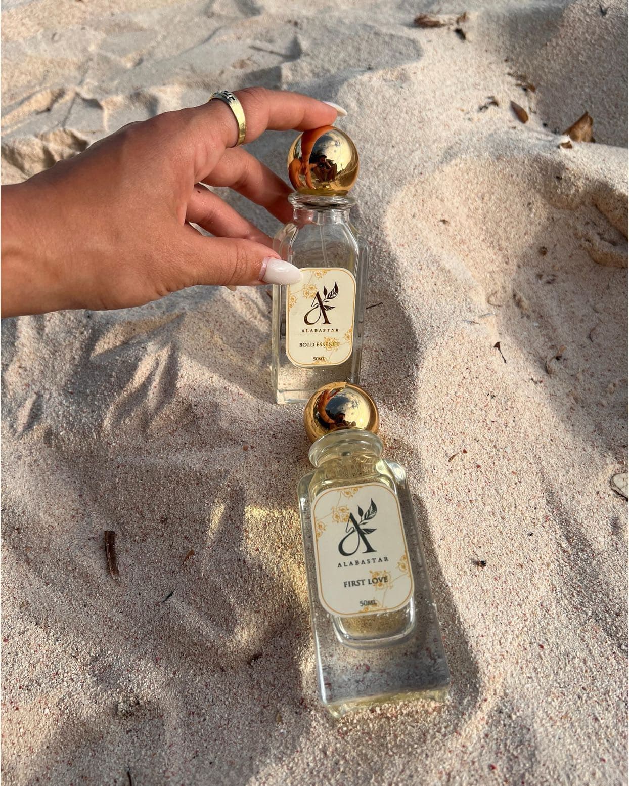 Alabastar perfumes on sand